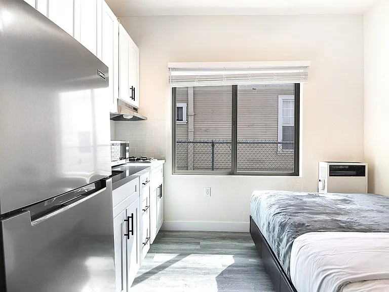 27th Street Studios and One Bedrooms — Photo 14