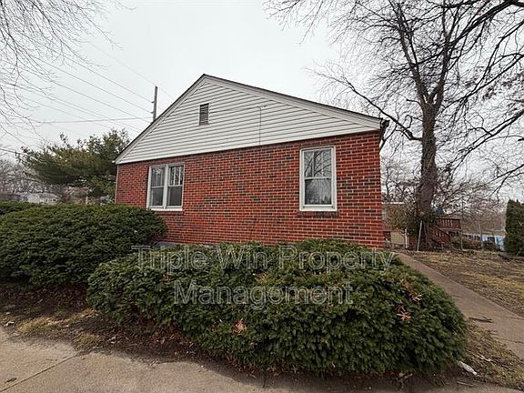 4th image of 6206 Evergreen Blvd
