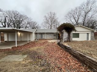 110 E Hickory Hill Rd, Sapulpa, OK 74066