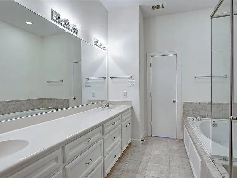 648 Westcross St #303 — Photo 9