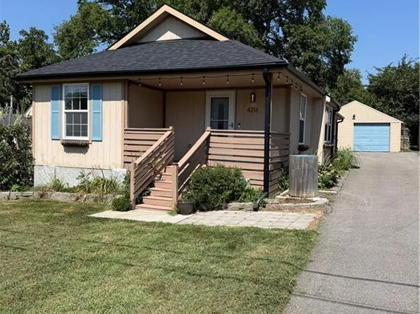4216 NE 44th St, Kansas City, MO 64117