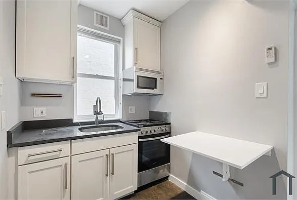 1 bed, $2,000 — Photo 3