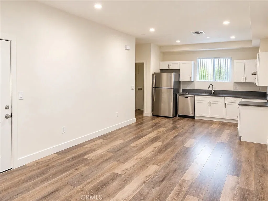 3 bed, 1700 sqft, $3,500 — Photo 2
