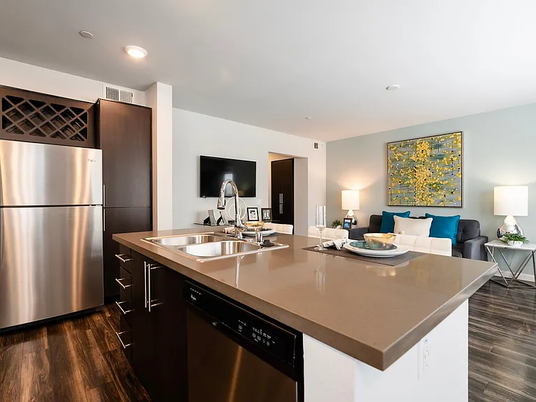 Dylan Point Loma Apartments — Photo 20