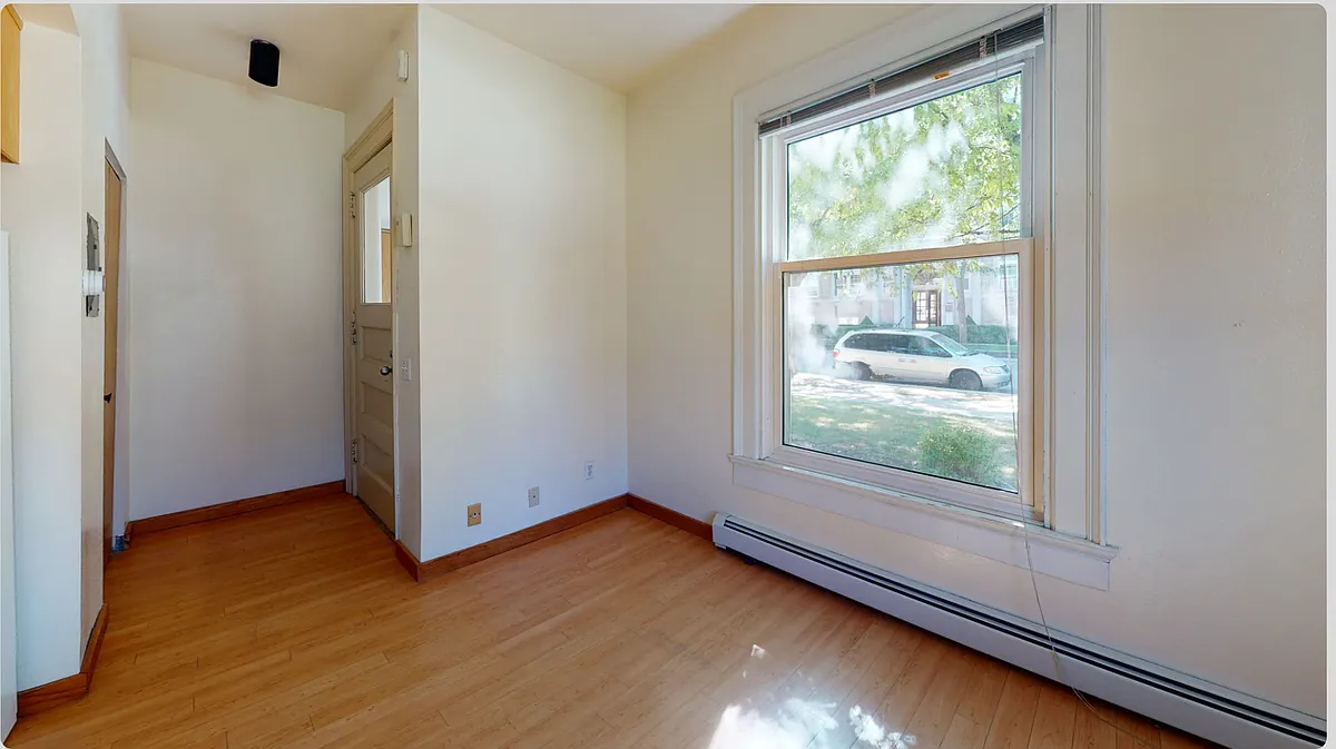 Building Photo - 10 Langdon St #B