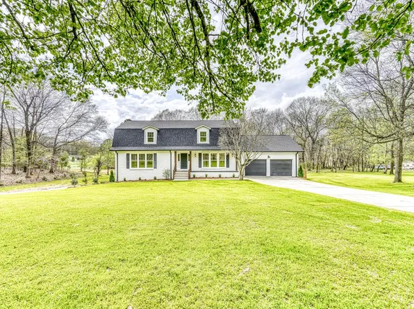301 River Dr, Tuscumbia, AL 35674