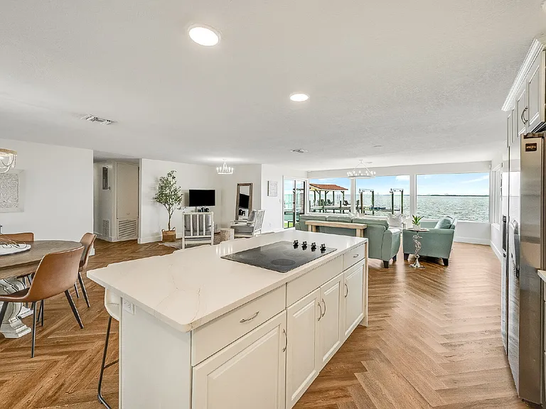 1110 S Banana River Dr — Photo 30