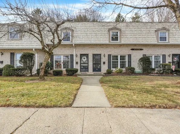 92 Plantation Dr Unit 92, Agawam, MA 01001