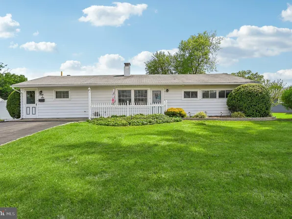 56 Timber Ln, Levittown, PA 19054