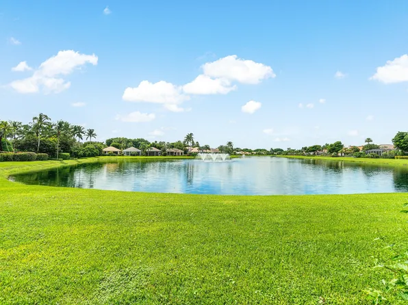 137 Pembroke Drive, Palm Beach Gardens, FL 33418