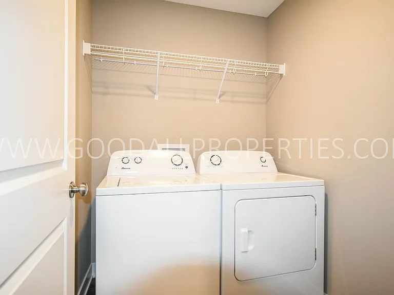1007 Warren St — Photo 18