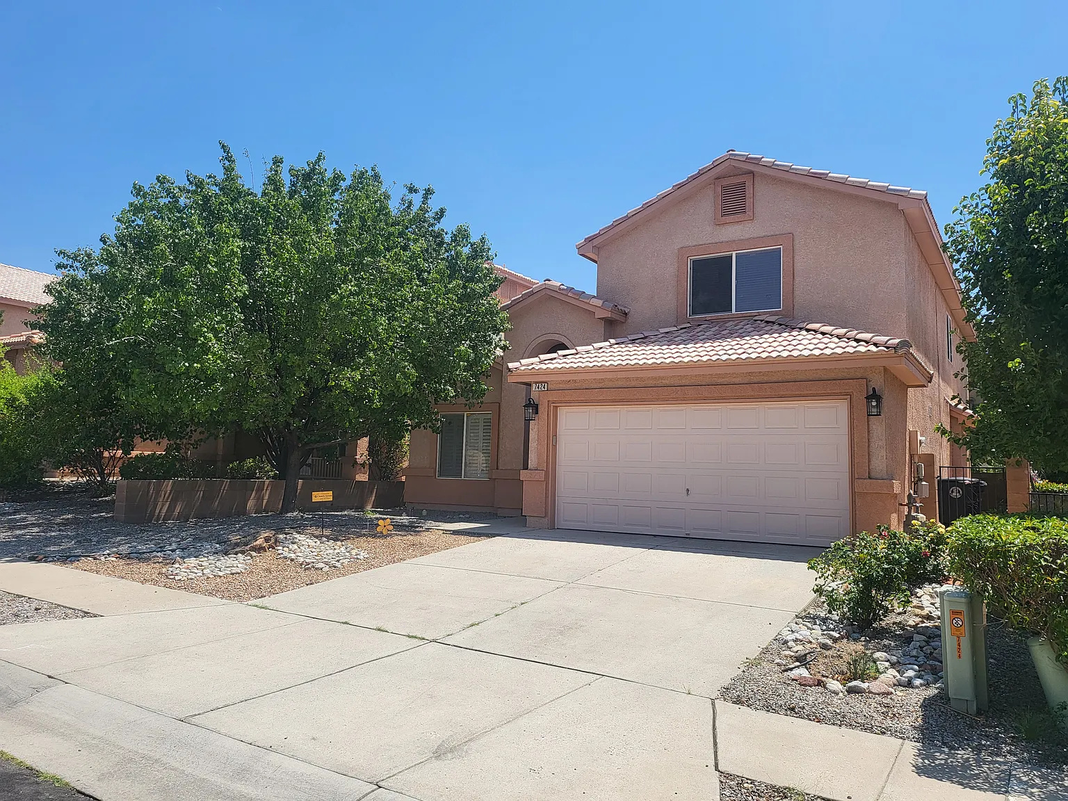 3 bed, 2087 sqft, $2,600 — Photo 1
