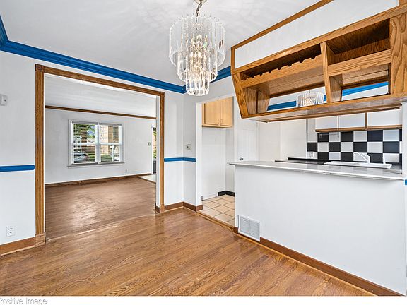 5th image of 10911 S Artesian Ave