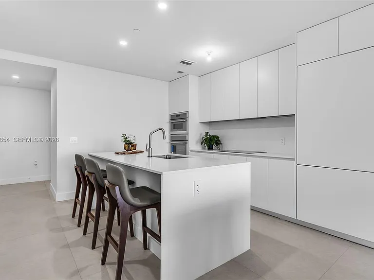 700 NE 24th St #1203 — Photo 6