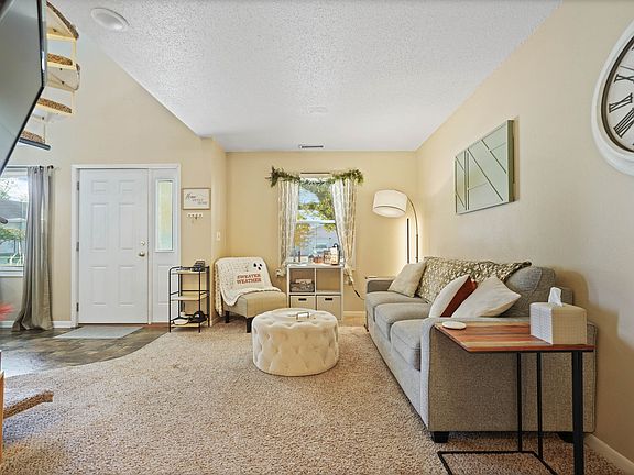 3rd image of 323 N Genevieve St