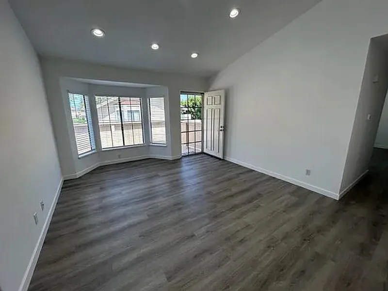 2 bed, 1.0 bath, 822 sqft, $1,850 — Photo 2