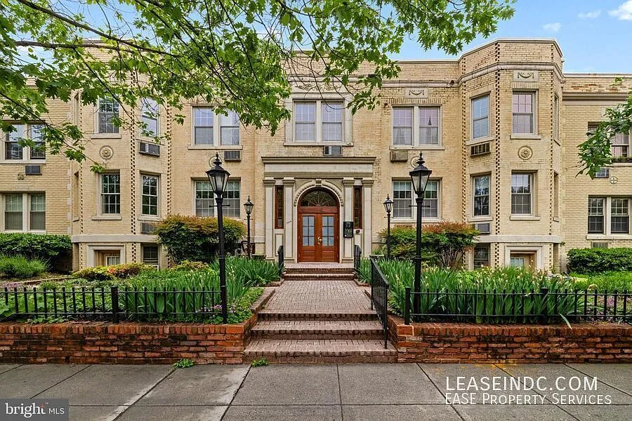 3024 Wisconsin Ave NW #204