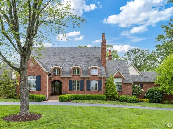 12065 Heatherdane Dr, Saint Louis, MO 63131