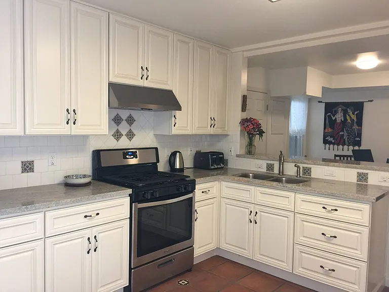 1551 Mozart St — Photo 3