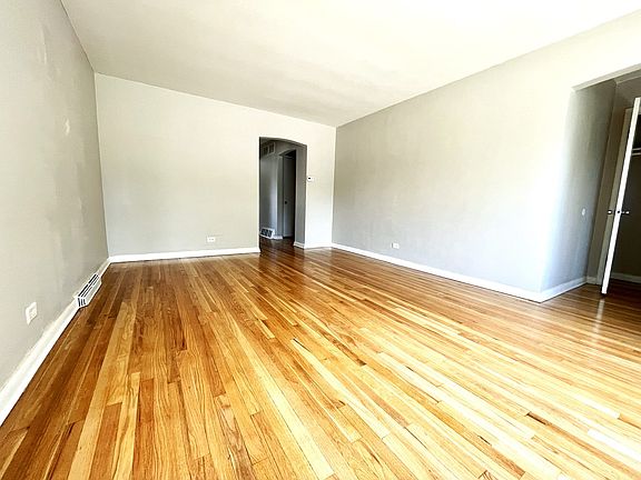 4th image of 726 E 154th Pl