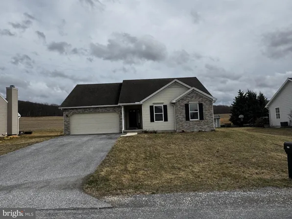 3792 Mountain Shadow Cir, Fayetteville, PA 17222