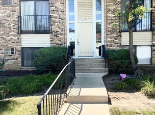 185 N Waters Edge Dr APT 102, Glendale Heights, IL 60139