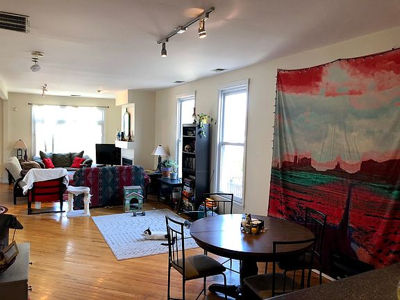5th image of 2345 W Barry Ave APT 3