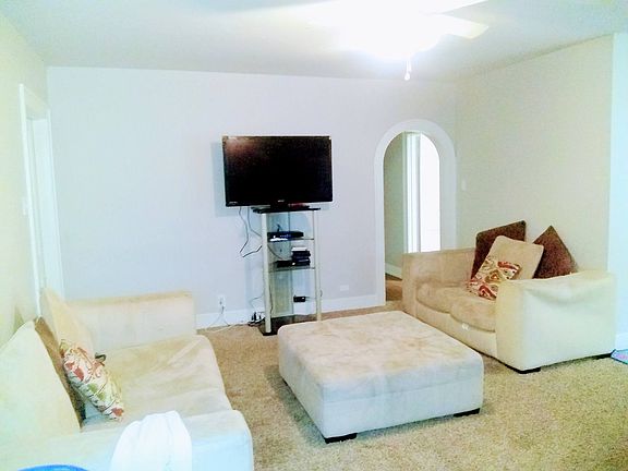 2nd image of 1008 W Crawford St