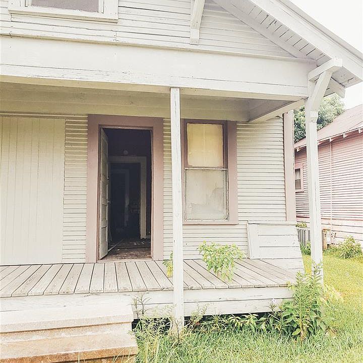 1st image of 1001 4th St
