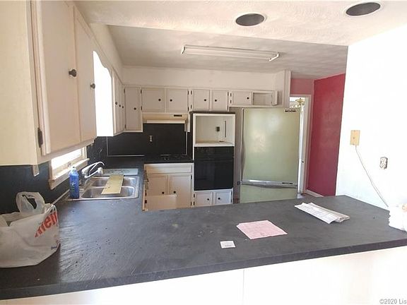 3rd image of 1 Crestway Ct