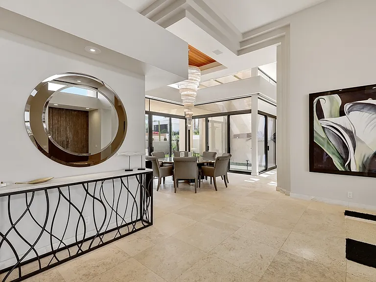 73115 Crosby Ln — Photo 16