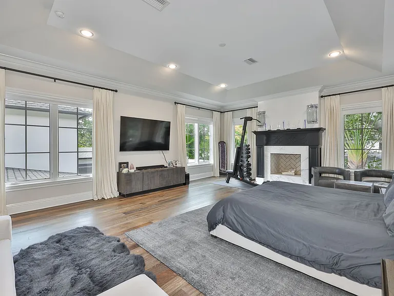 629 Riviera Dr — Photo 26