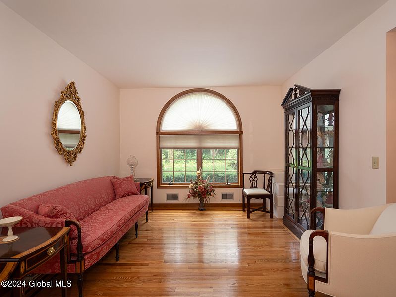 5th image of 3087 New Williamsburg Drive