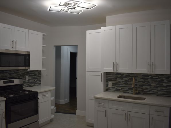 563 E 3rd St FLOOR 2