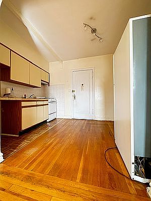 2nd image of 1540 52nd St #3