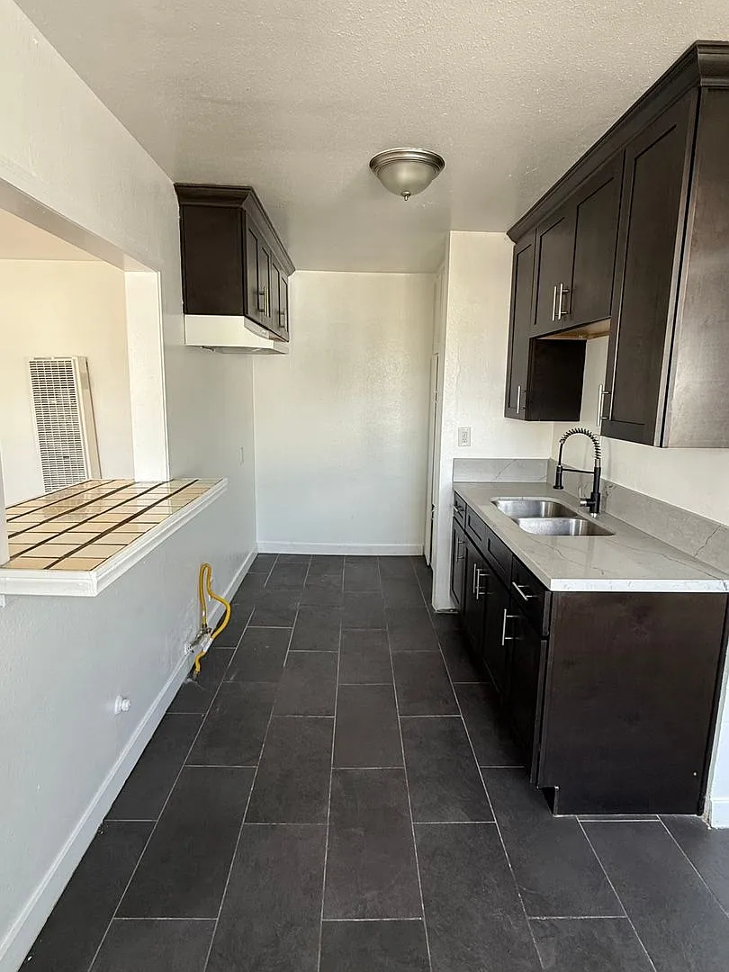Spacious 3bed2bath Apartment in South LA — Photo 2