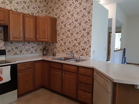 3rd image of 1524 Dickenson Ct