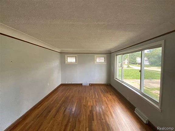 5th image of 18030 Birmingham St