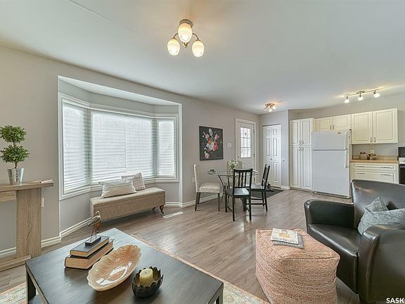 3rd image of 568 Athabasca St E