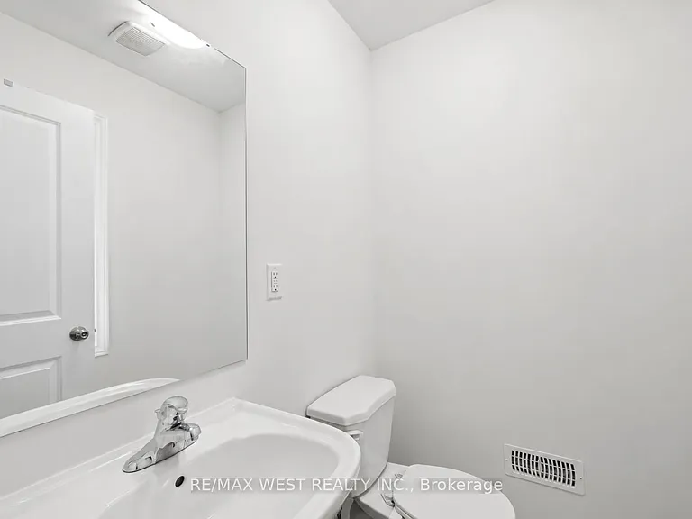 55 Holyrood Cres — Photo 17