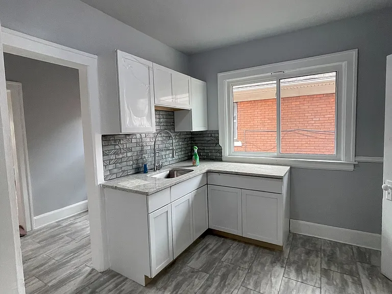 2286 Calvert St — Photo 15