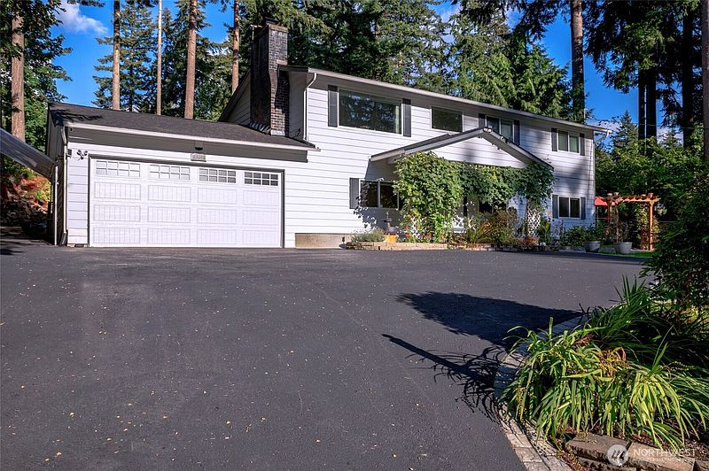 3rd image of 3515 W Tapps Drive E