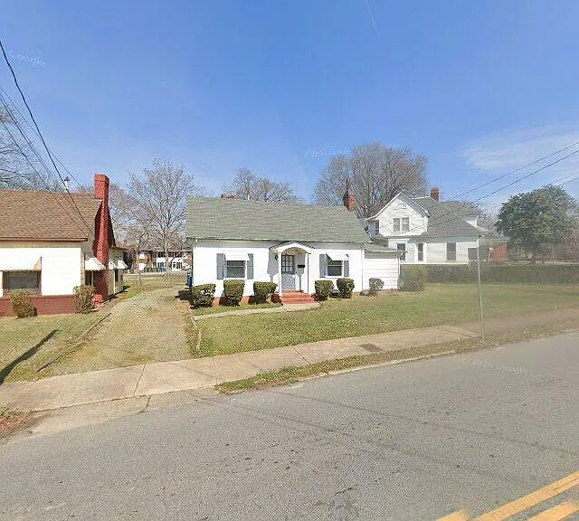 404 Lincolnton Rd — Photo 1