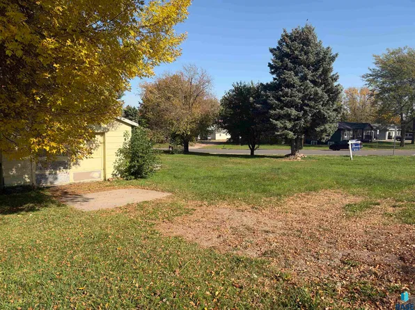 101 Main Ave, Garretson, SD 57030