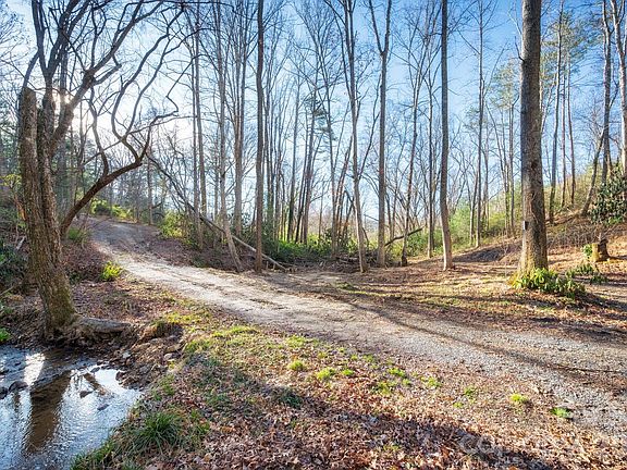 2nd image of 101 Laurel Loop