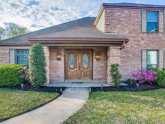 4th image of 2322 Maplecrest Dr