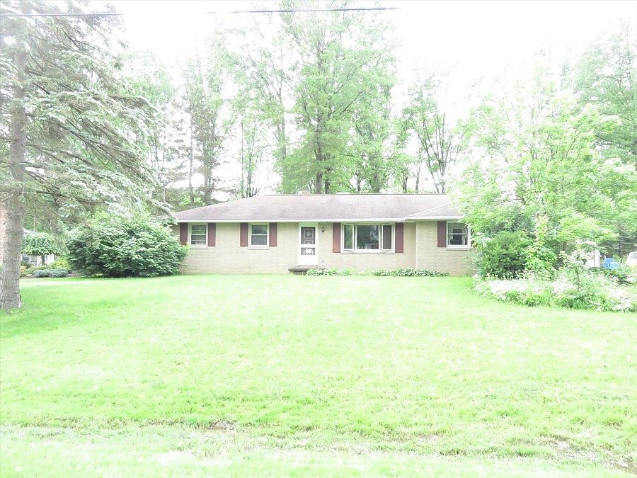 1st image of 188 Pickwick Dr