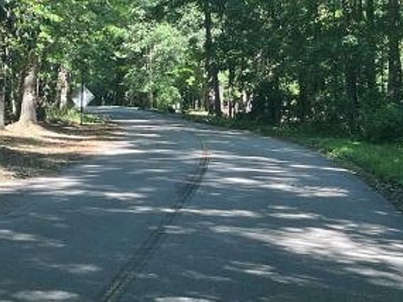 Exterior Neighborhood (street photo)