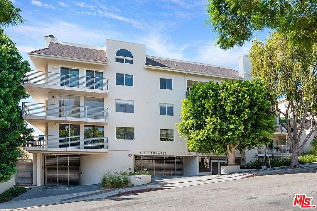 2 bed, 2.0 bath, 1400 sqft, $5,200 — Photo 1