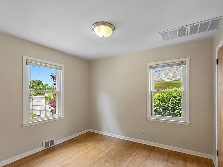 303 Wallinwood Ave NE — Photo 9